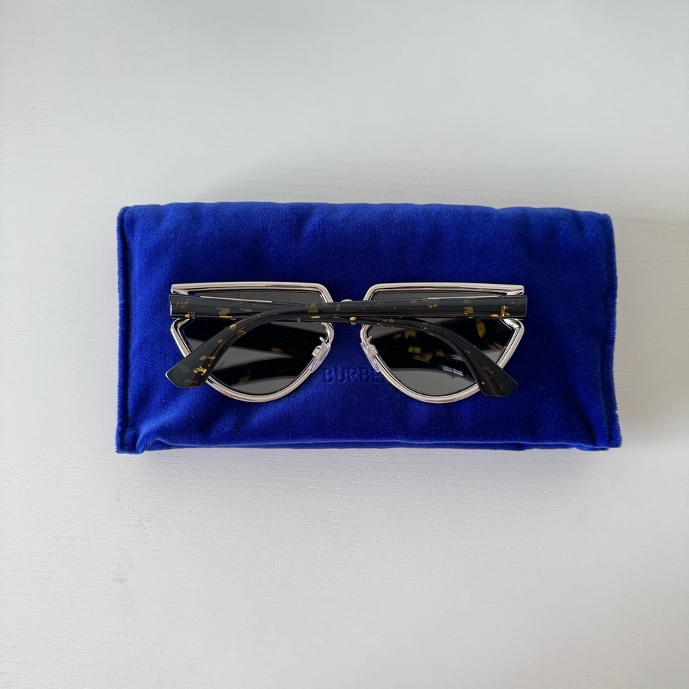New! Burberry Sunglasses B 3152 1005/6G Metallic Silver Mirror, Authentic - Picture 9 of 16